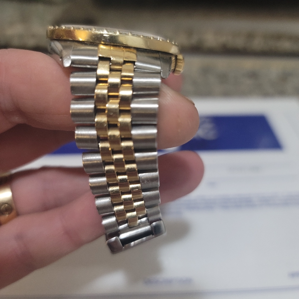 Rolex 36mm with diamond bazel - Picture 10 of 17